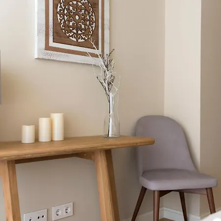 Emporium Deluxe 3br W/ Private Parking By Lovelystay *