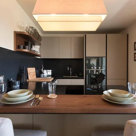 Emporium Deluxe 3br W/ Private Parking By Lovelystay Porto