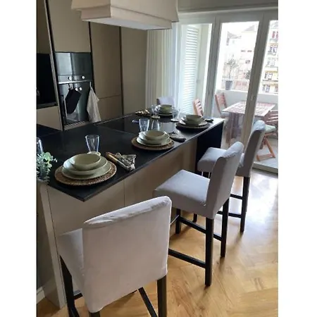 Emporium Deluxe 3br W/ Private Parking By Lovelystay Porto